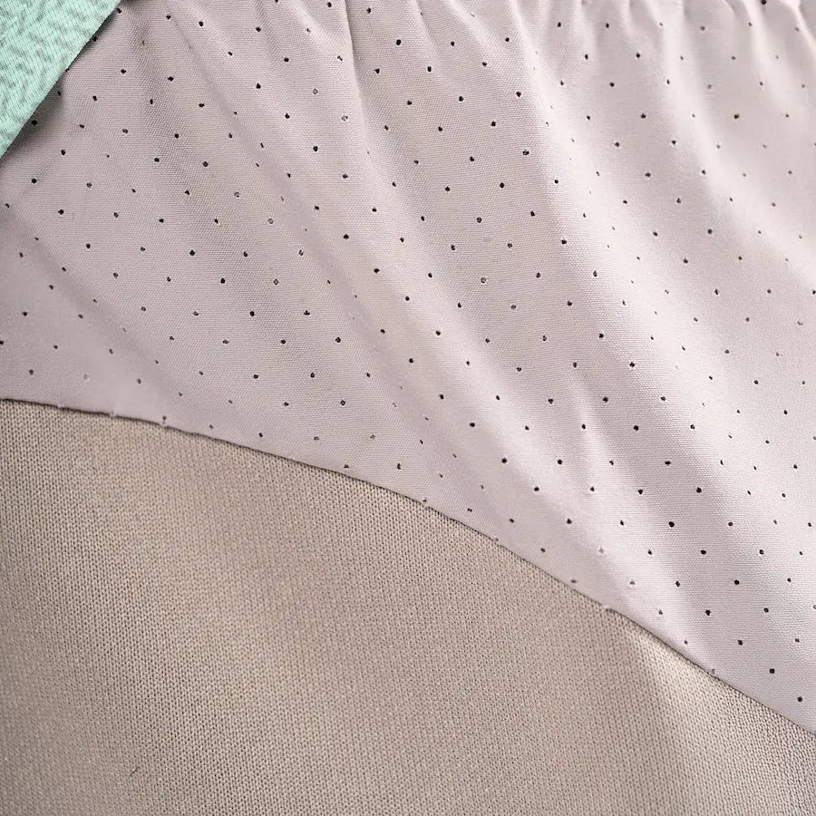 Détail du tissu ClimaDry gris – respirant, léger et pudique