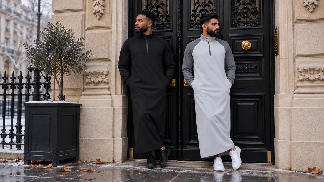 Deux hommes en qamis polaire AWRAH noir et gris devant une porte haussmannienne en hiver