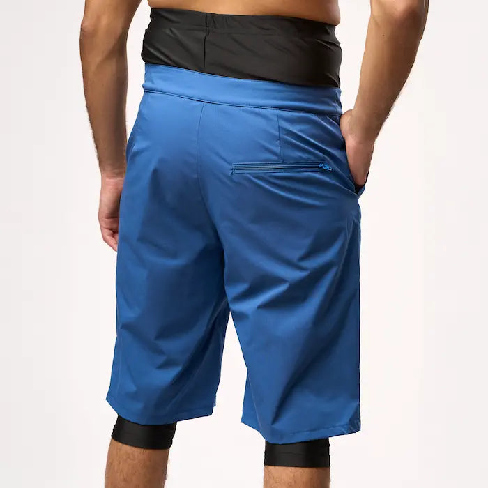 Vue arrière du short de bain bleu pour homme musulman – coupe longue couvrant la awra